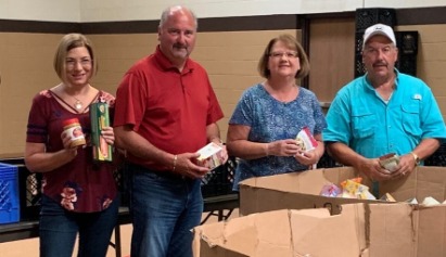 Park State Bank employees volunteering with food shelf