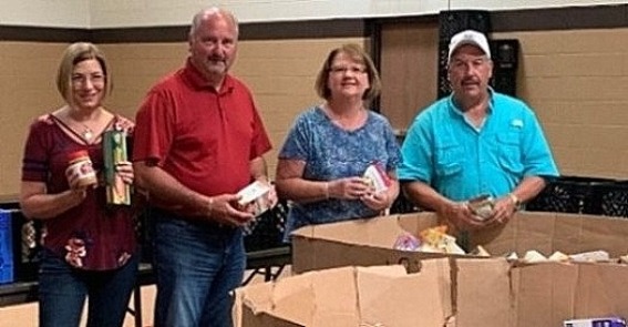 Park State Bank employees volunteering with food shelf