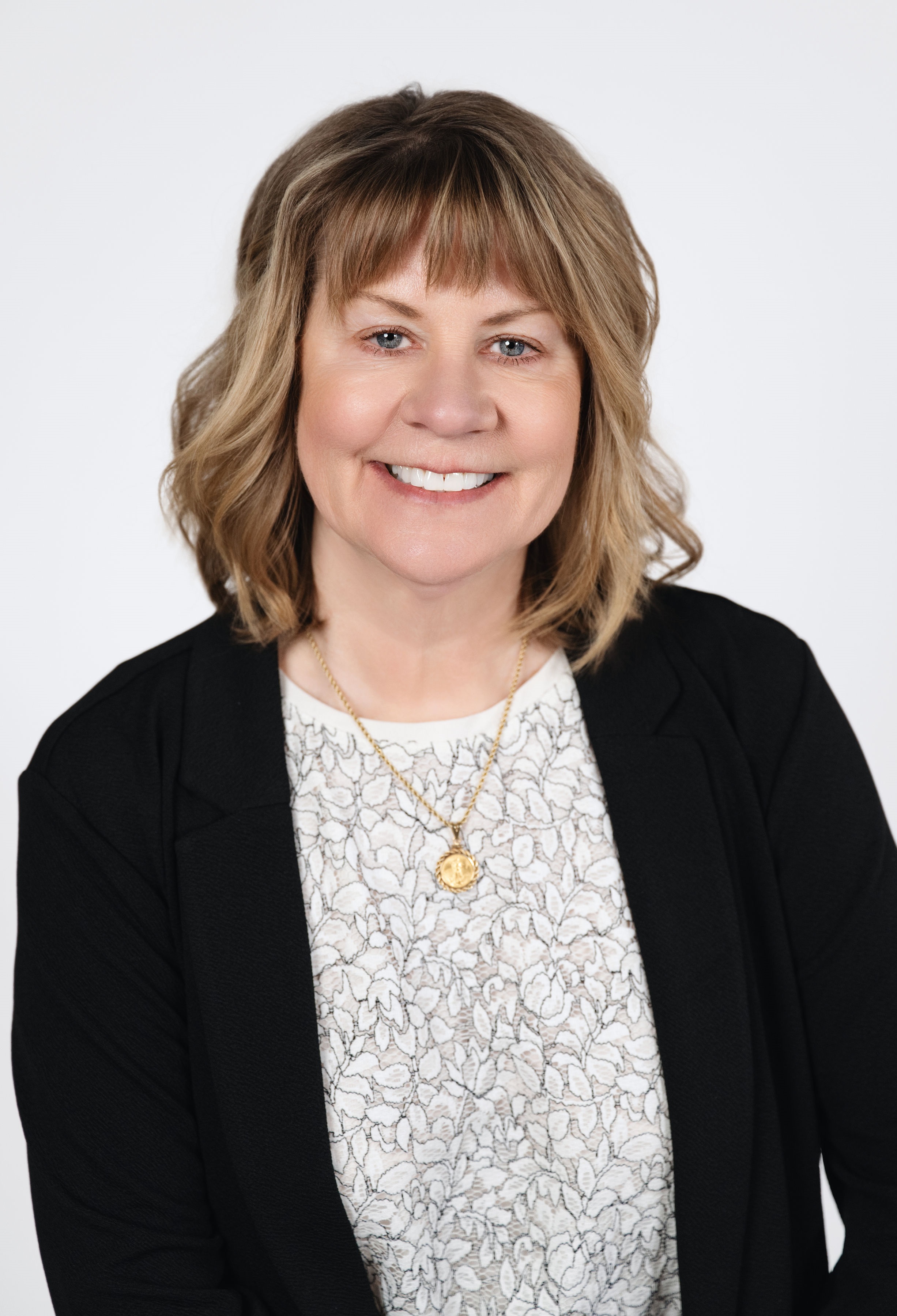 Denise HInnenkamp Headshot